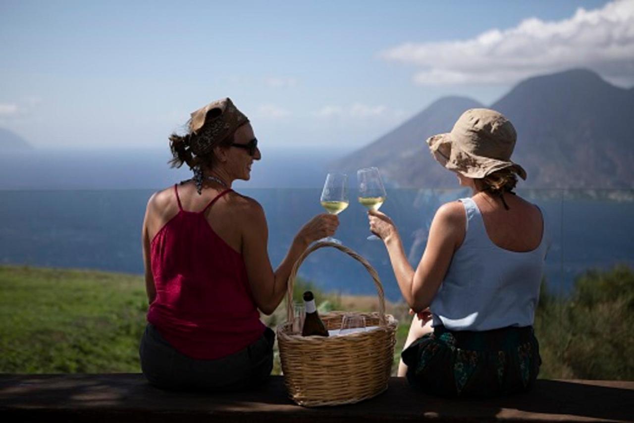 Tenuta Di Castellaro Winery & Resort ลีปารี ภายนอก รูปภาพ